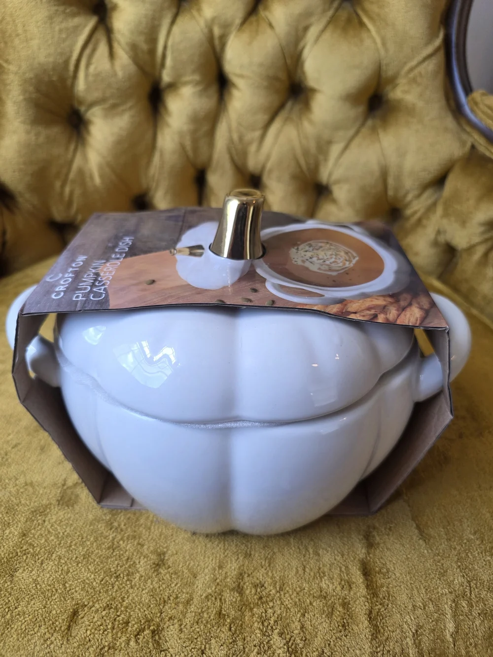 White and Gold Pumpkin Shaped Ceramic Serving Casserole Baking Dish with Lid 🎃